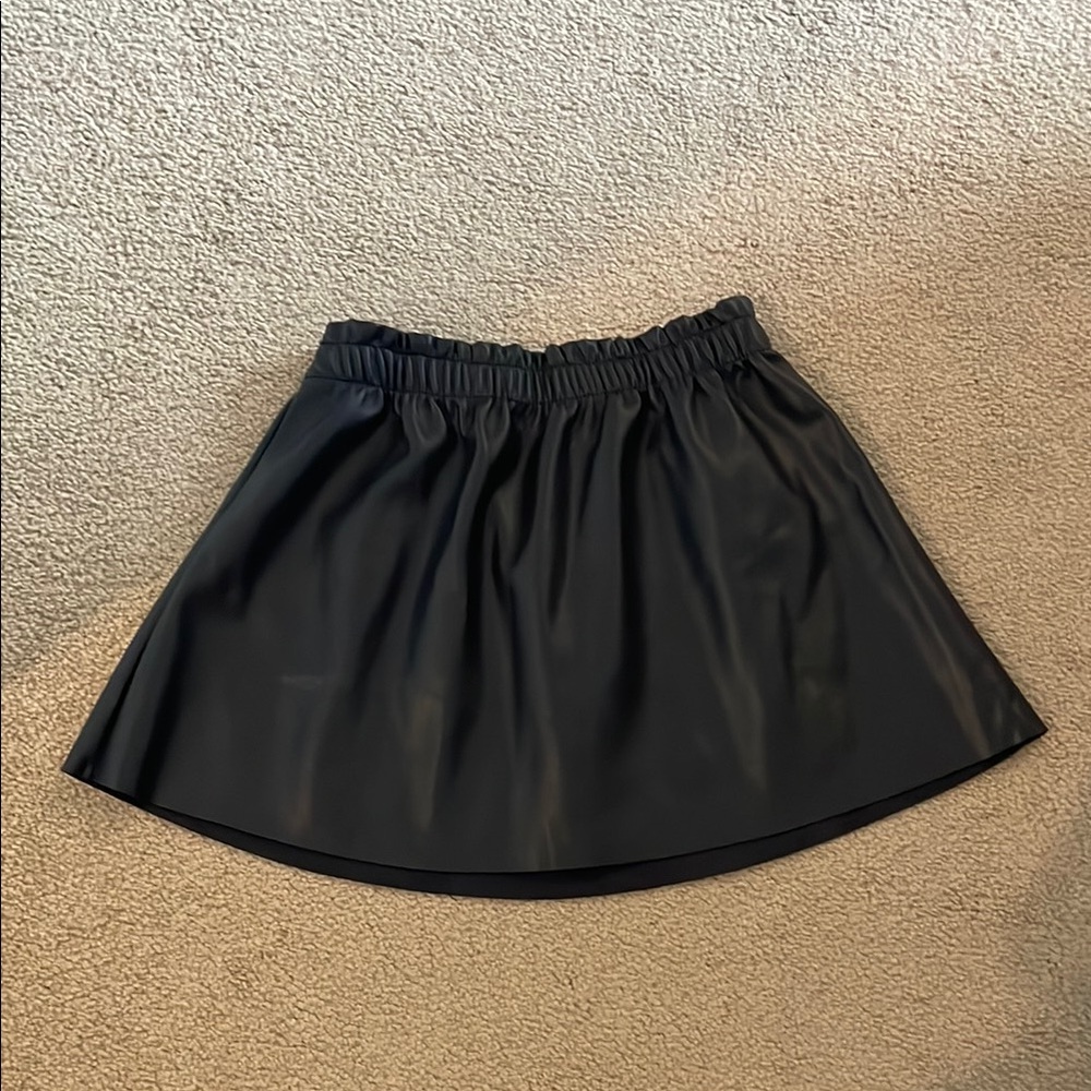 Isaac Mizrahi Black Pleated Skater Mini Skirt Pleather Girls Small (size 5/6)